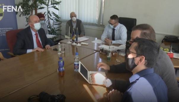 U UKC-u Tuzla zaraženo 40 zaposlenika, uvedene nove mjere