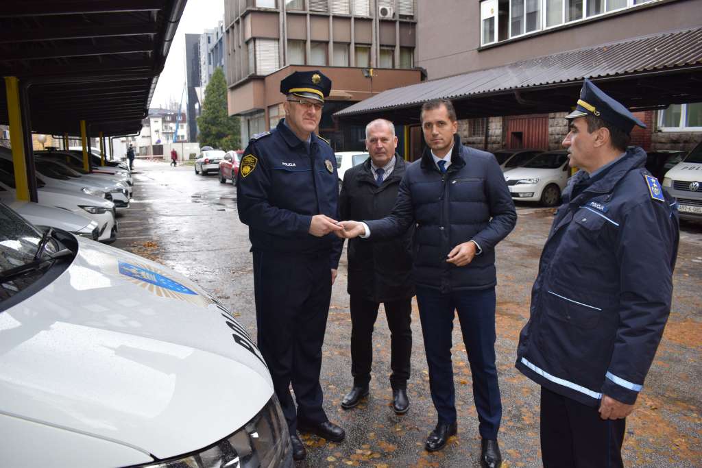 U Upravi policije MUP-a ZDK izvršena primopredaja kombi vozila za privođenje