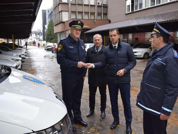 U Upravi policije MUP-a ZDK izvršena primopredaja kombi vozila za privođenje