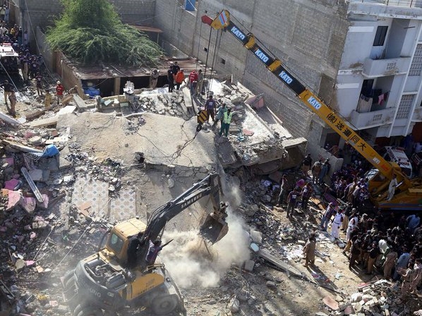 U urušavanju dvije zgrade poginulo najmanje 19 osoba