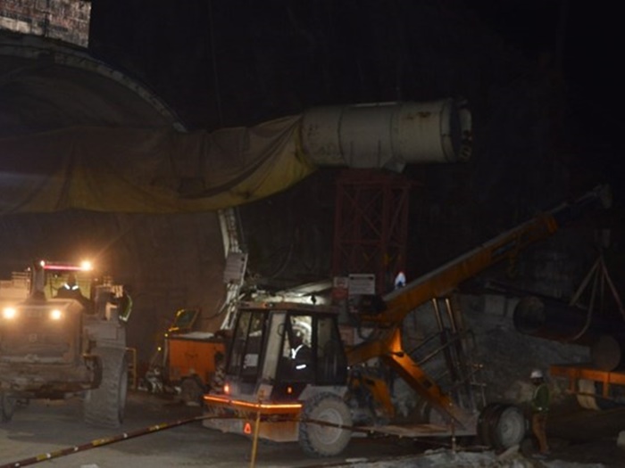 U urušenom tunelu u Indiji ostalo 40 radnika