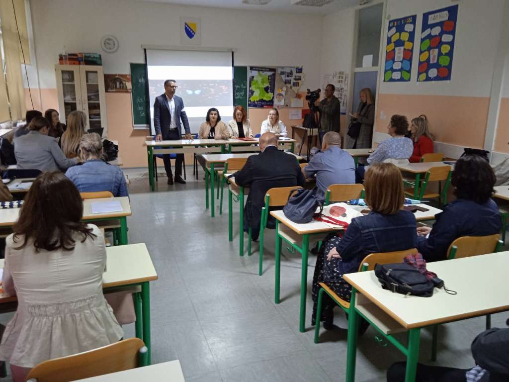 U USK formiran tim za krizne situacije u školama