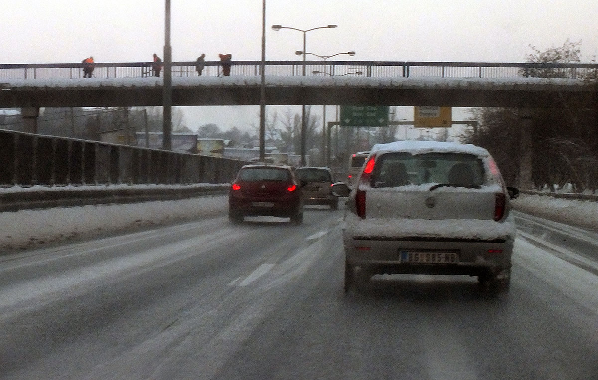 U većem dijelu BiH jutros vlažni i mjestimično klizavi kolovozi