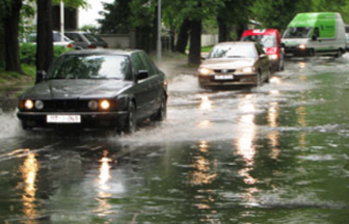 U većem dijelu BiH kiša i jak vjetar otežavaju saobraćanje