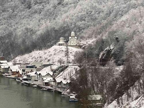 U većem dijelu BiH kiša, na vrhovima planinama će pasti i snijeg