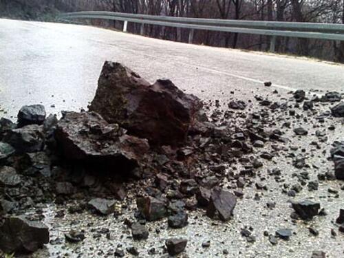 U većem dijelu BiH povećana opasnost od odrona: Kolovoz klizav i mokar