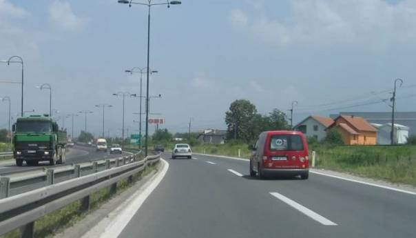 U većem dijelu BiH saobraća se po pretežno suhom kolovozu