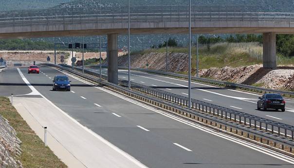 U većem dijelu BiH saobraća se po suhim kolovozima