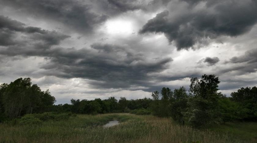 U većem dijelu zemlje jutros oblačno s kišom, na jugu djelimično vedro