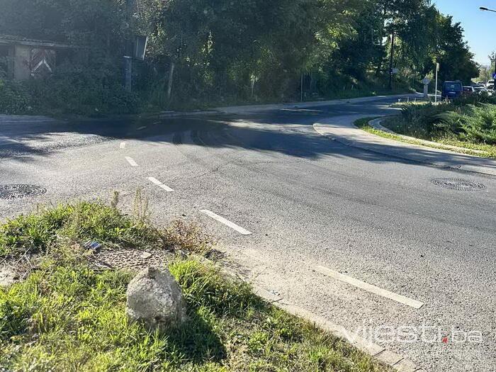 U Velešićima veliko curenje vode, očekuje se hitna reakcija ViK-a