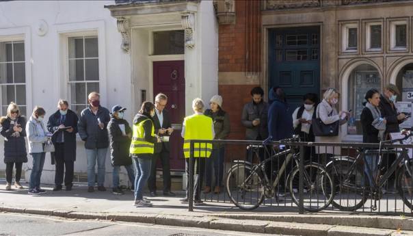 U Velikoj Britaniji prvi put više od 100.000 novozaraženih u jednom danu