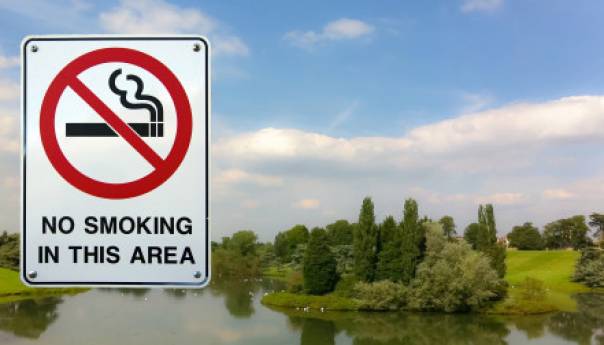 U Velikoj Britaniji uskoro zabranjuju pušenje na otvorenom