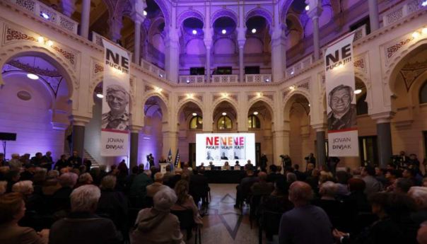 U Vijećnici predstavljena knjiga Jovana Divjaka 'Ne pucaj!'