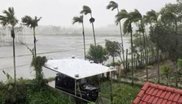 U Vijetnamu nakon udara tajfuna najmanje 25 mrtvih