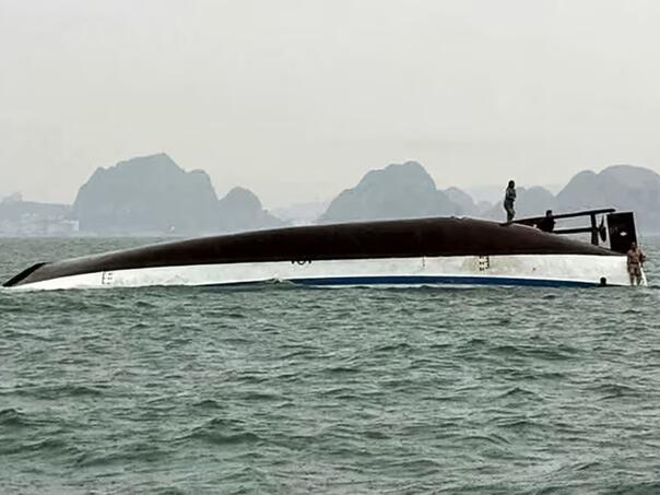 U Vijetnamu se prevrnuo turistički brod, više mrtvih