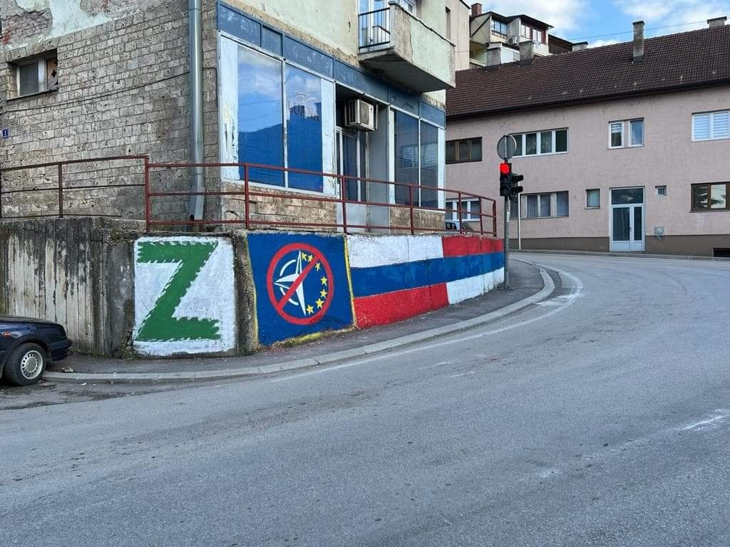 U Višegradu mural podrške ruskoj invaziji na Ukrajinu