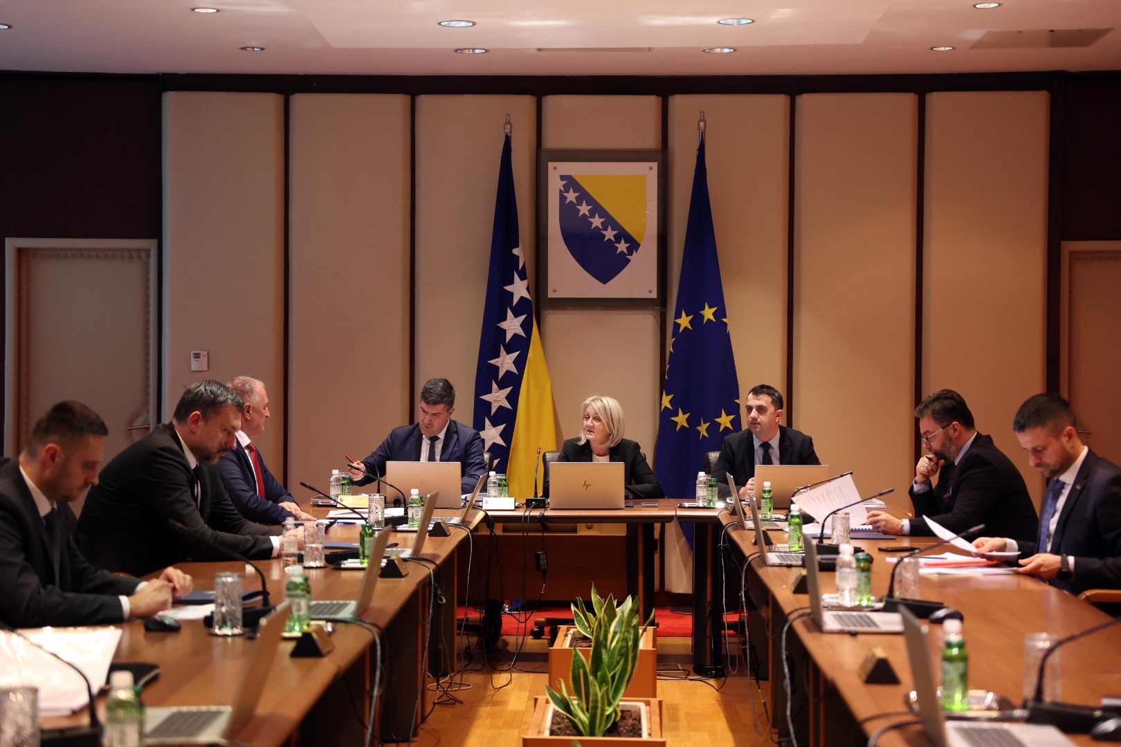 U zadnjem momentu usvojena lista reformi, dvije milijarde KM za BIH