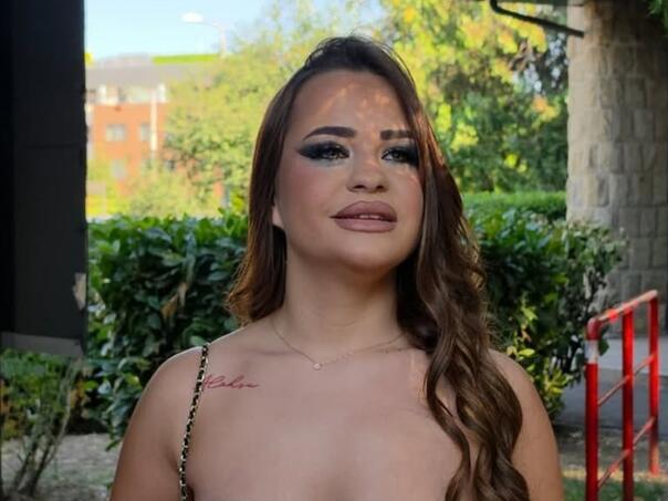 U Zadrugu ulazi maloljetnica, hvali se da je izbačena iz škole i da rastura brakove