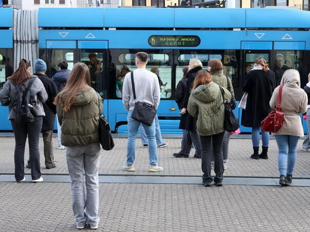 U Zagrebu od sutra mlađi od 18 godina ne plaćaju javni prevoz