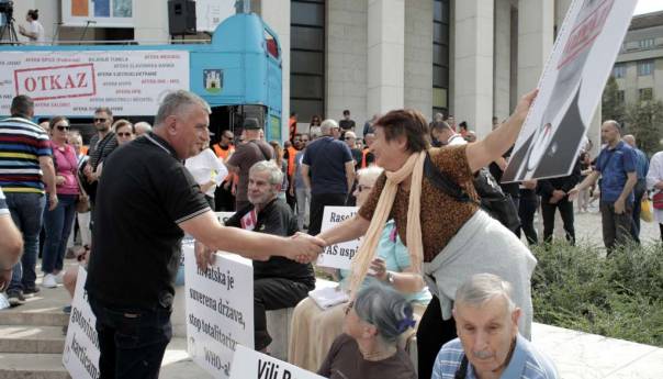 U Zagrebu protest protiv Vlade: 'Dajemo vam otkaz'