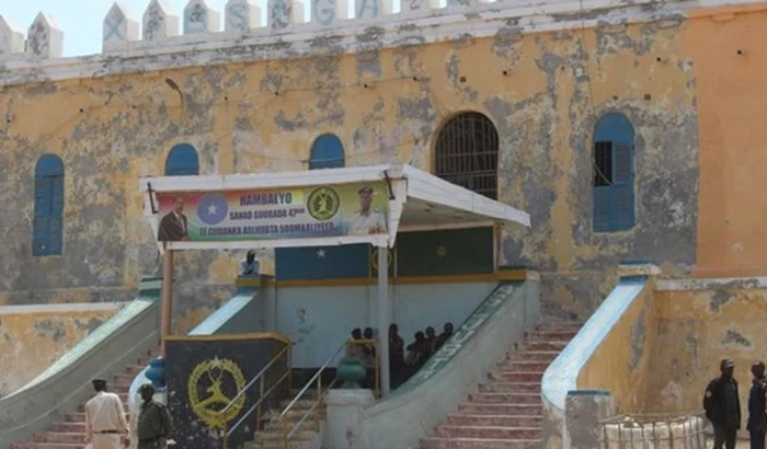 U zatvorskoj pobuni u Mogadišu ubijeno šest zatvorenika i tri policajca
