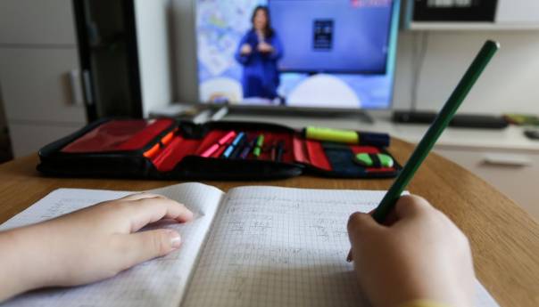 U ZDK sve osnovne i srednje škole privremeno se vraćaju na online nastavu