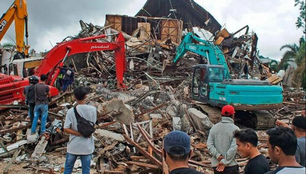 U zemljotresu u Indoneziji poginula 81 osoba