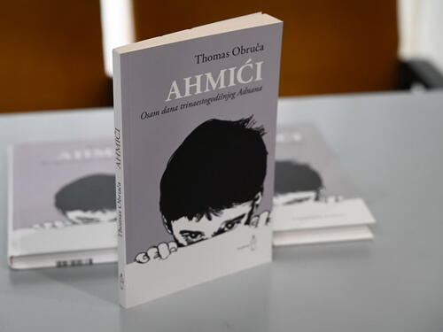 U Zenici promovisana knjiga "Ahmići: Osam dana trinaestogodišnjeg Adnana"