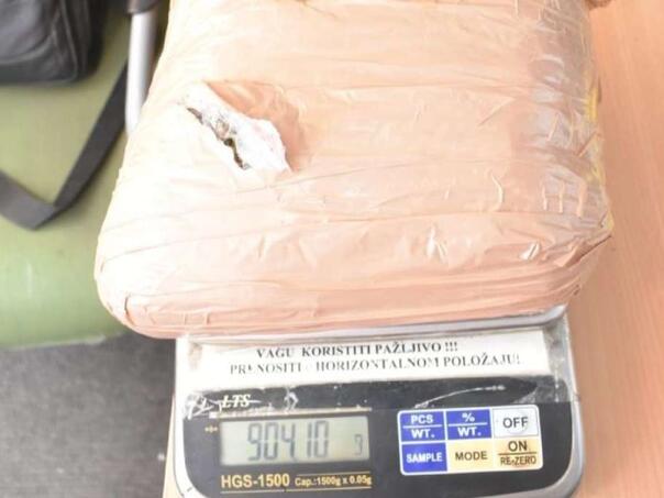 U Zenici uhapšeno pet osoba zbog prometa droge i držanja oružja