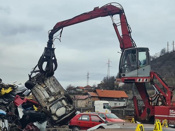 U Zenici uništeno 25 auta oduzetih od bahatih vozača