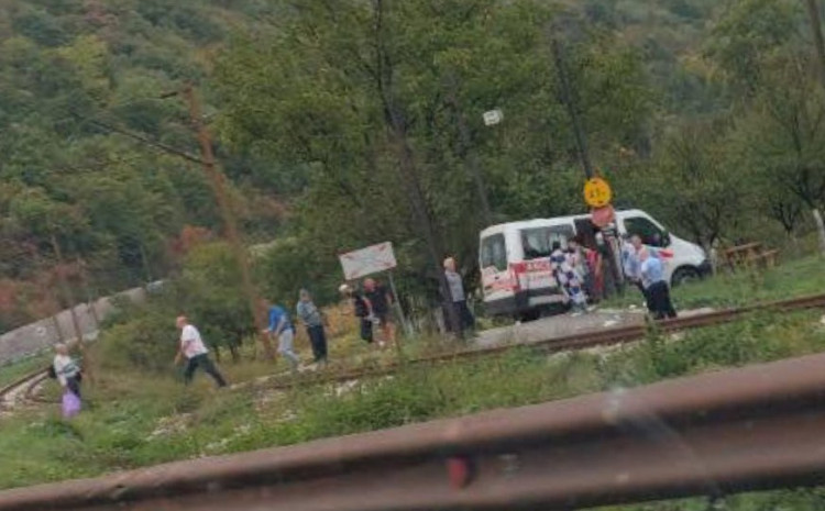 U zeničkom naselju Donja Vraca voz udario djevojčicu