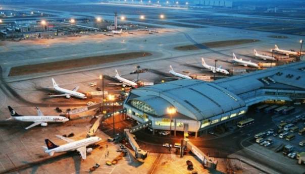 U zračnim lukama Pekinga otkazano više od 1.000 letova