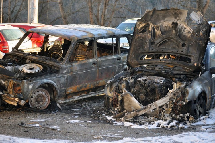 U Zvorniku izgorjela dva automobila