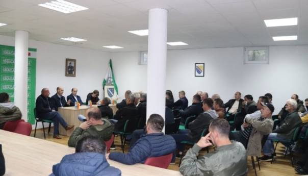 U Zvorniku održana tribina SDA o aktuelnoj političkoj situaciji u BiH