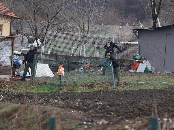 Ubica Danke Ilić doveden pred kuću, policija ga ispituje u dvorištu