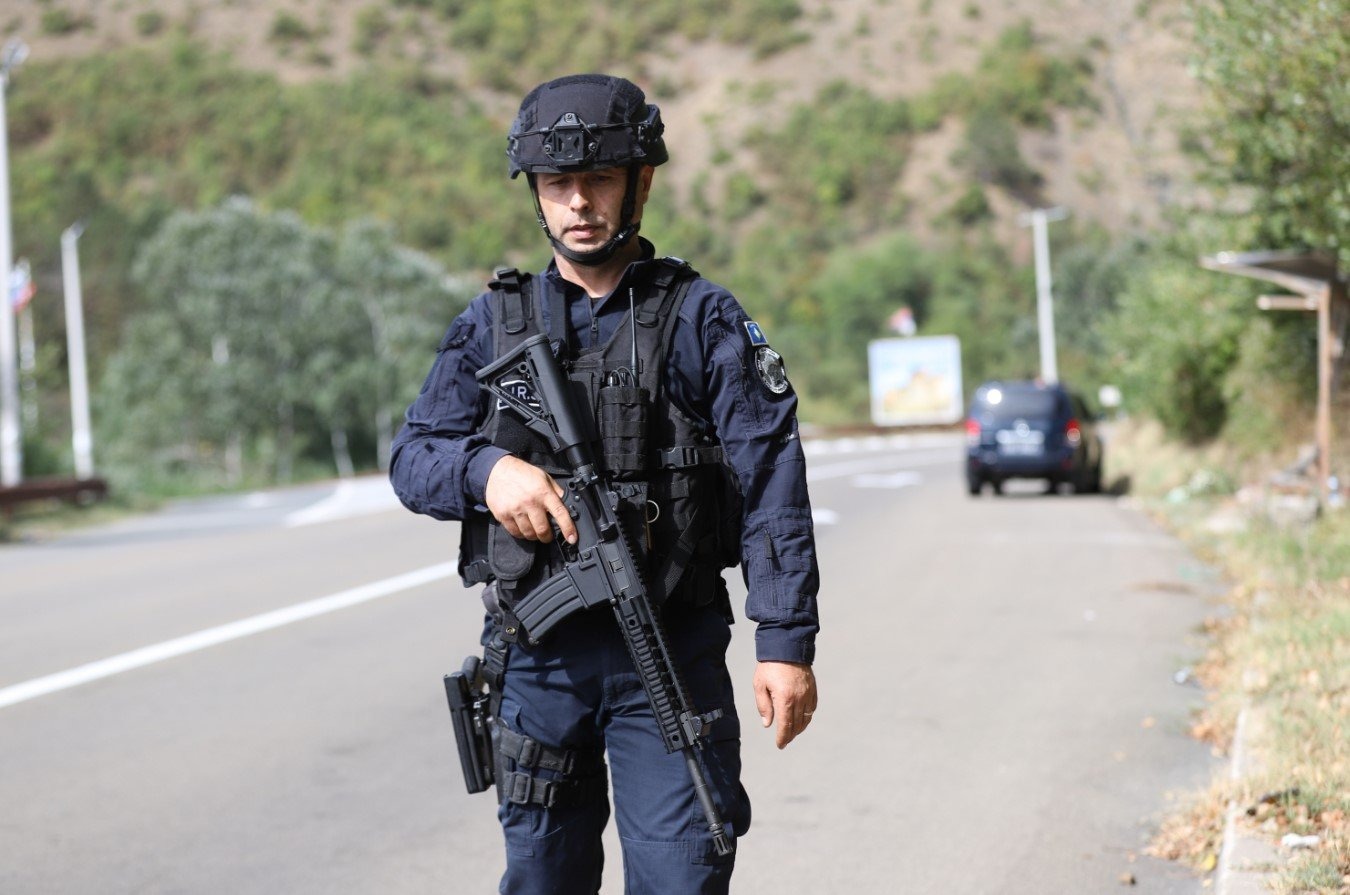 Ubijen policijski komandant na Kosovu, napadnut ispred kuće