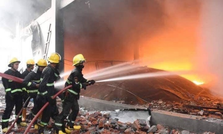 Ubijeno sedam demonstranata, tvornica u kineskom vlasništvu zapaljena