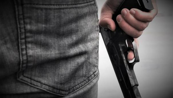 Zvorničanin iz vatrenog oružja ubio žensku osobu