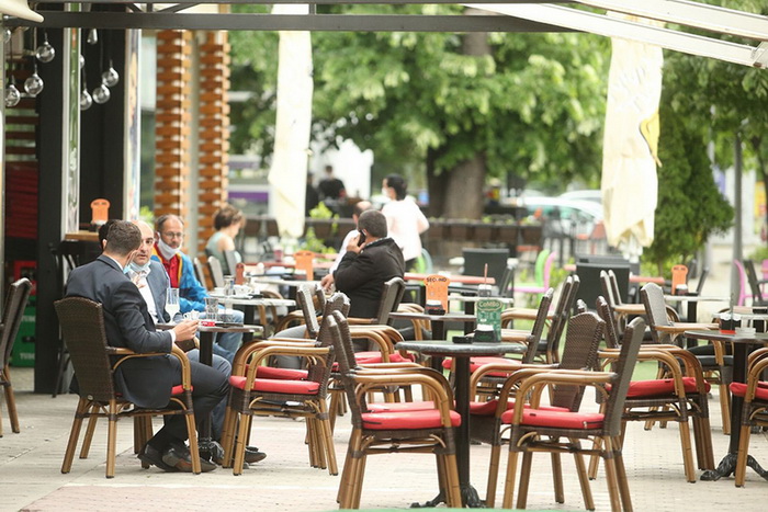 Ublažene mjere u RS: Kafići do ponoći, publika na tribinama