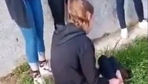 Učenica tukla i ponižavala vršnjakinju u Jajcu, druga djeca sve snimala