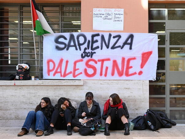 Učenici okupirali tri srednje škole u Rimu u znak solidarnosti sa Palestinom