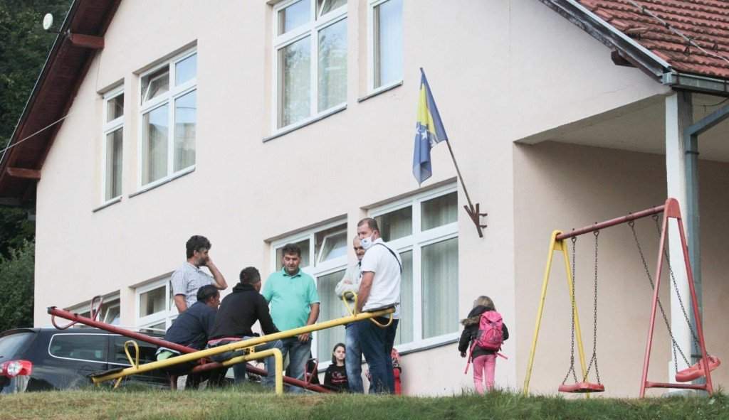 Učenici škole iz Liplja kod Zvornika sa roditeljima stupili u štrajk