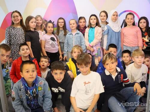 Učenici trećeg razreda škole Maarif International School posjetili Radio M Media Group
