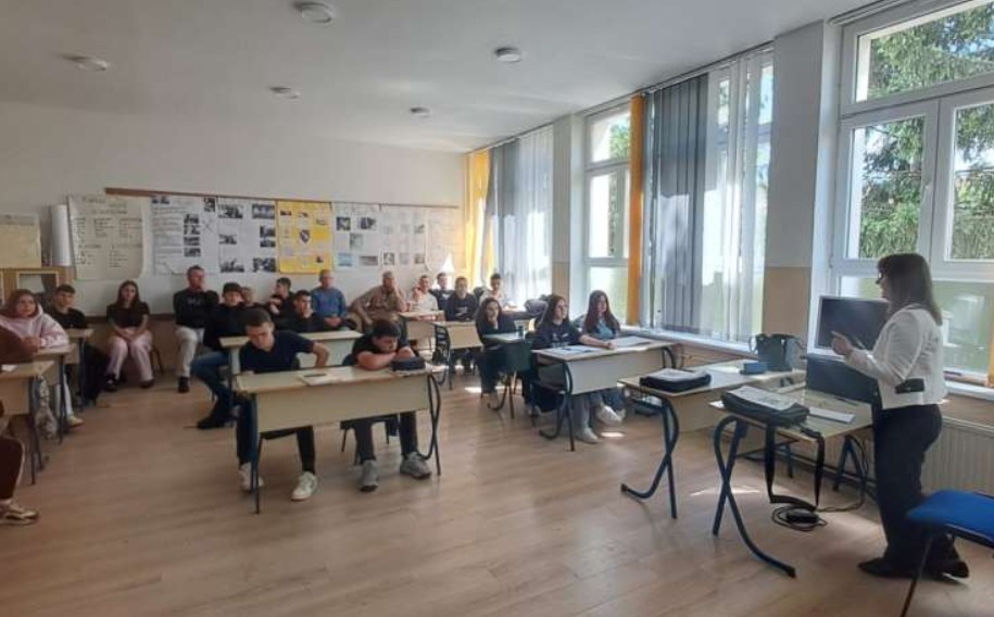 Učenici u Tuzli i Brezi učili o ratu, genocidu u Srebrenici i važnosti kulture sjećanja