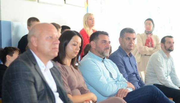 Učenicima u povratničkoj školi uručeni udžbenici za nacionalnu grupu predmeta