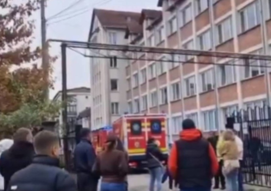 Učenik nožem napao nastavnicu i vršnjaka u Rumuniji: Najavio napad na TikToku?