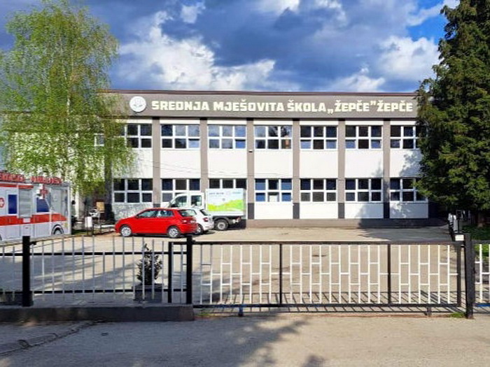 Učenik u Žepču pištoljem prijetio profesorici, otac ga predao policiji