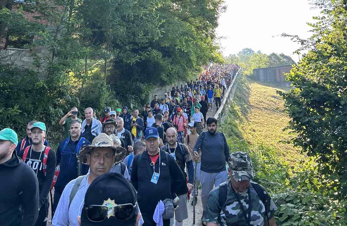Učesnici Marša mira krenuli iz Liplja na drugu etapu