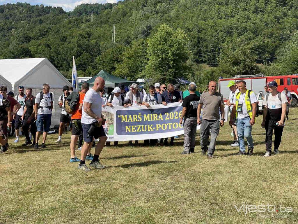 Učesnici Marša mira stigli u kamp Mravinjce, sutra završnica pohoda u Potočarima