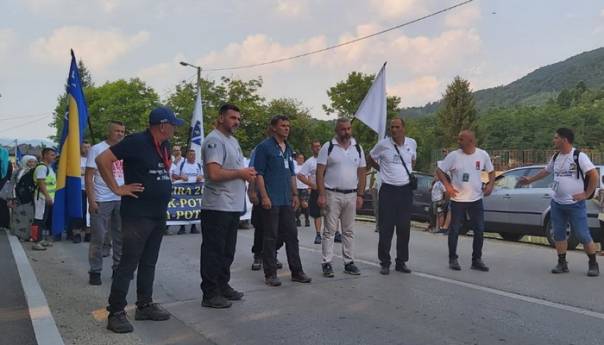 Učesnici "Marša mira" stigli u Potočare